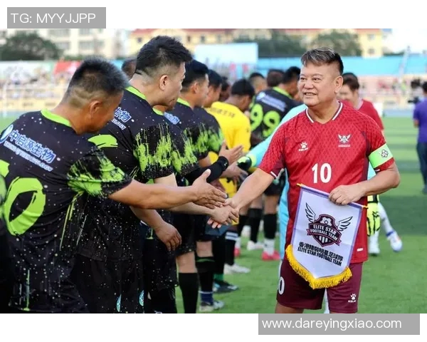 低调实用的足球明星如何在绿茵场上默默奉献与闪耀光芒 低调实用的足球明星如何在绿茵场上默默奉献与闪耀光芒