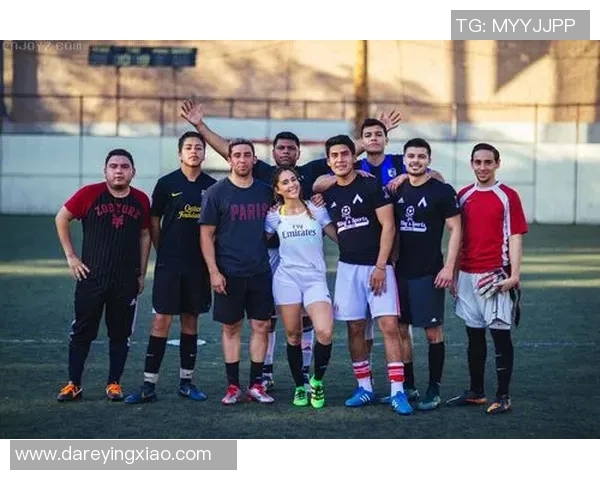 如何与足球明星亲密合照的技巧与注意事项分享 如何与足球明星亲密合照的技巧与注意事项分享